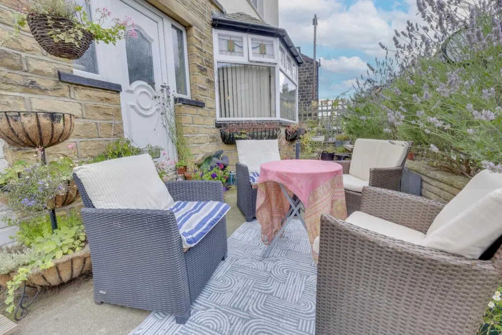 6 bed Link Detached House