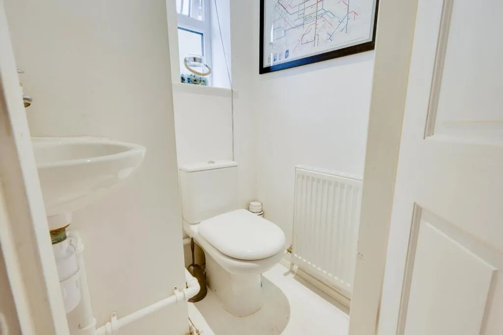 6 bed Link Detached House