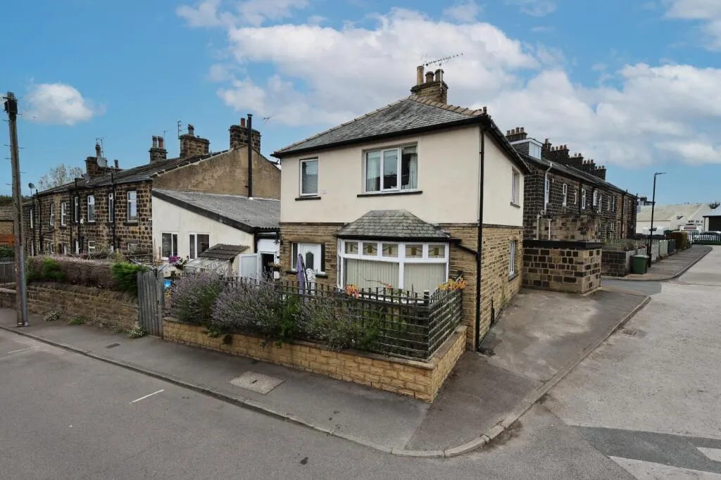 6 bed Link Detached House