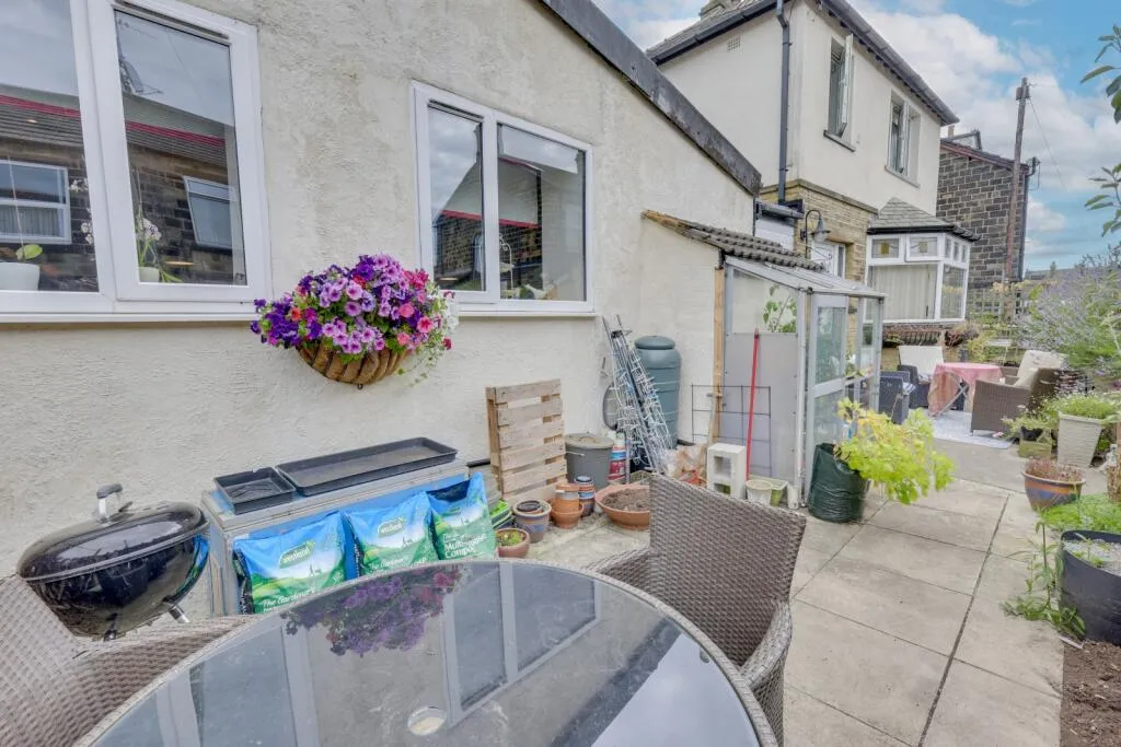 6 bed Link Detached House