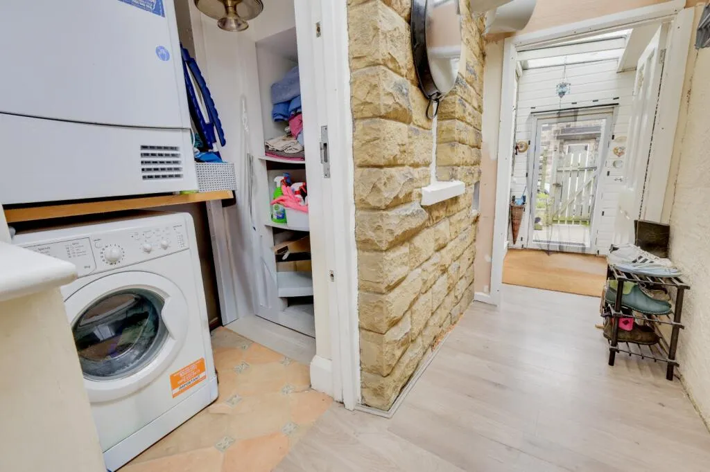 6 bed Link Detached House