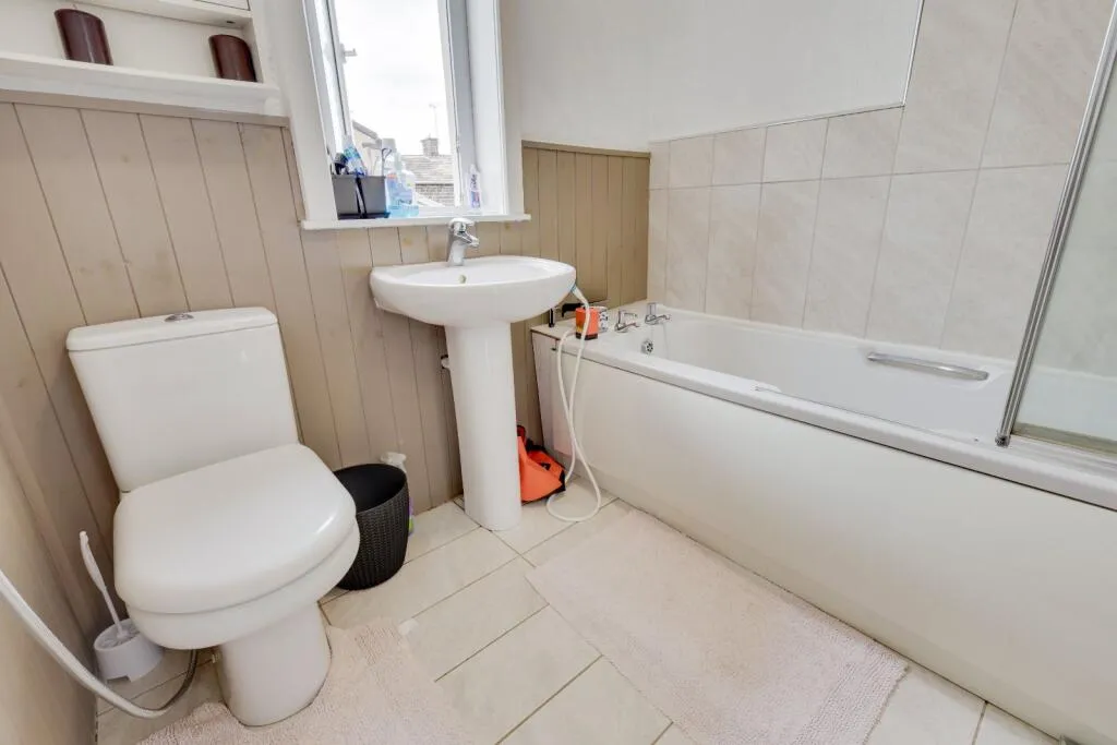 6 bed Link Detached House