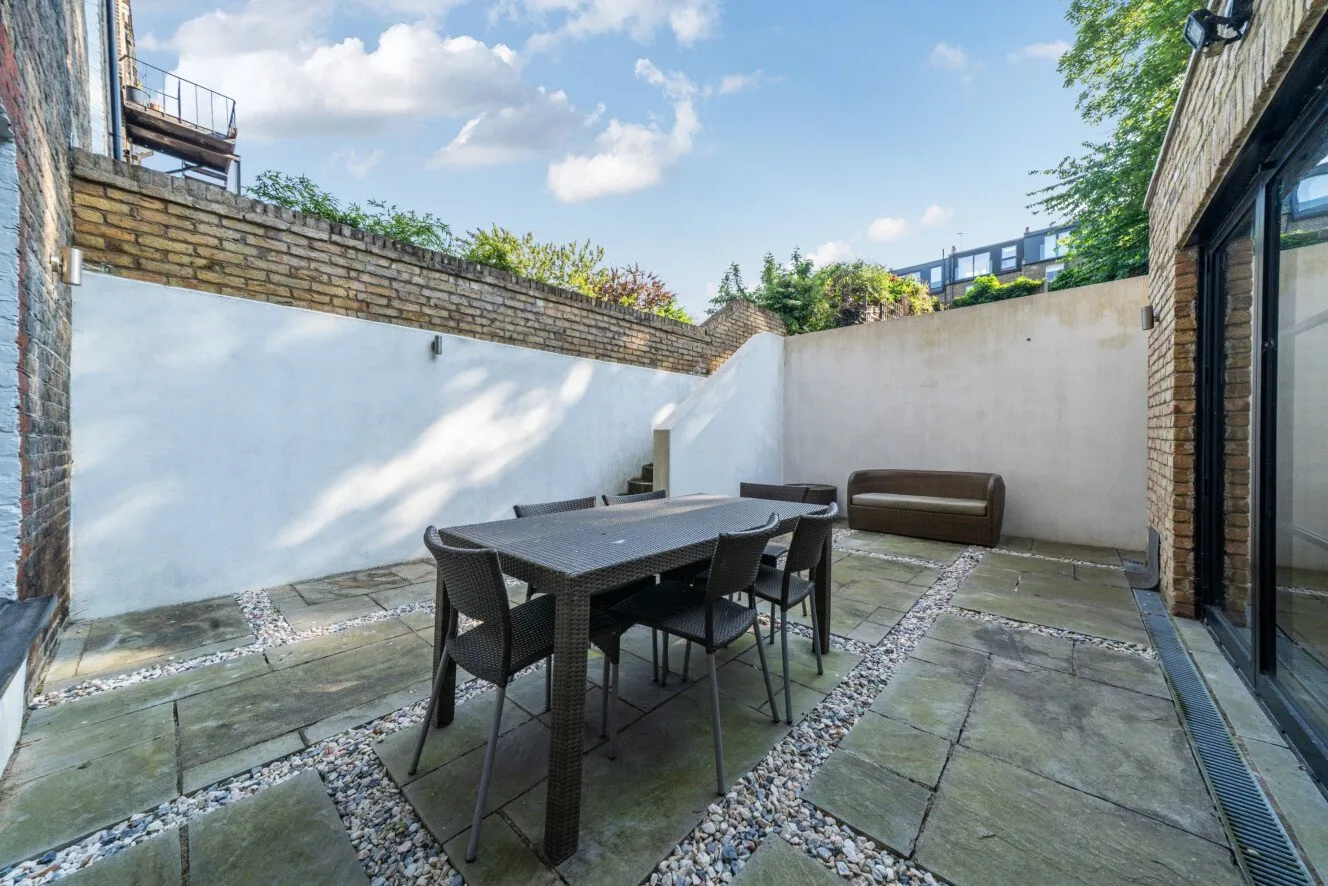3 bed Ground Flat