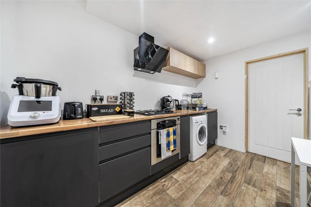 1 bed Character Property