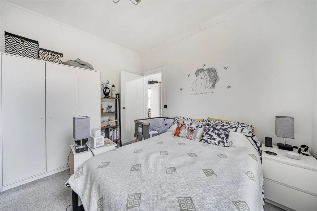 1 bed Character Property