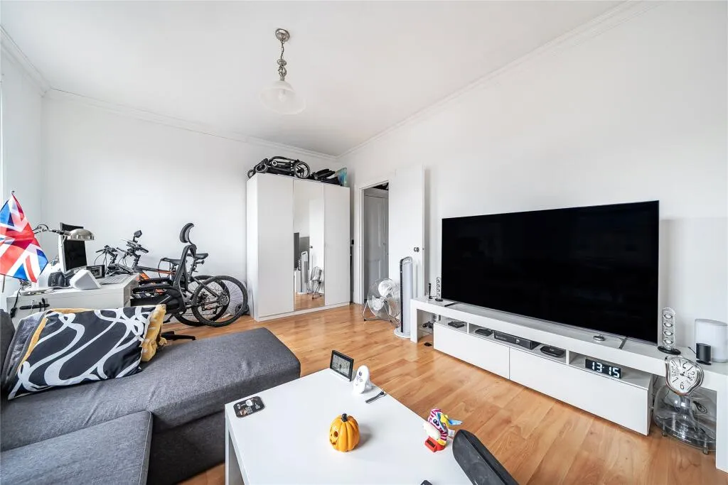 1 bed Character Property