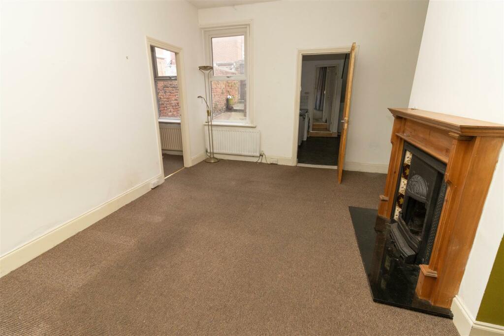 2 bed Ground Flat
