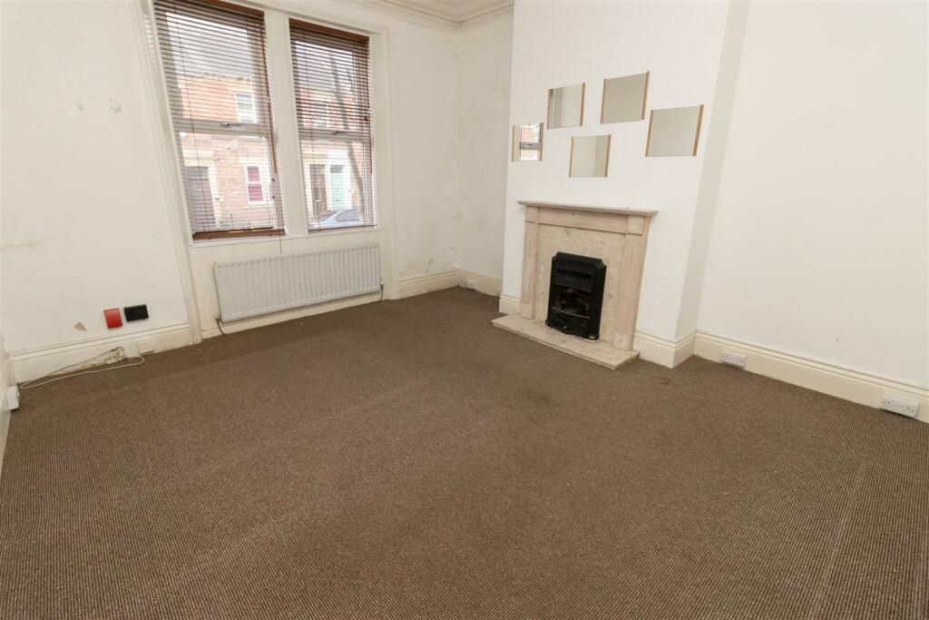 2 bed Ground Flat