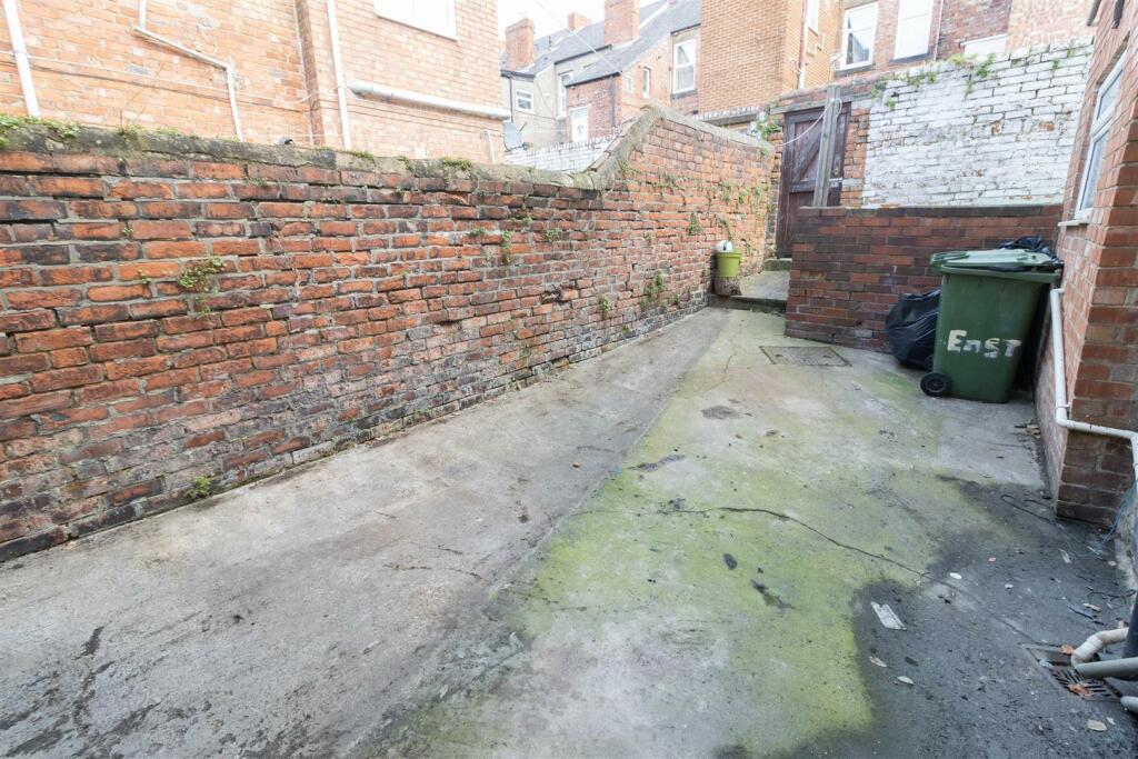 2 bed Ground Flat