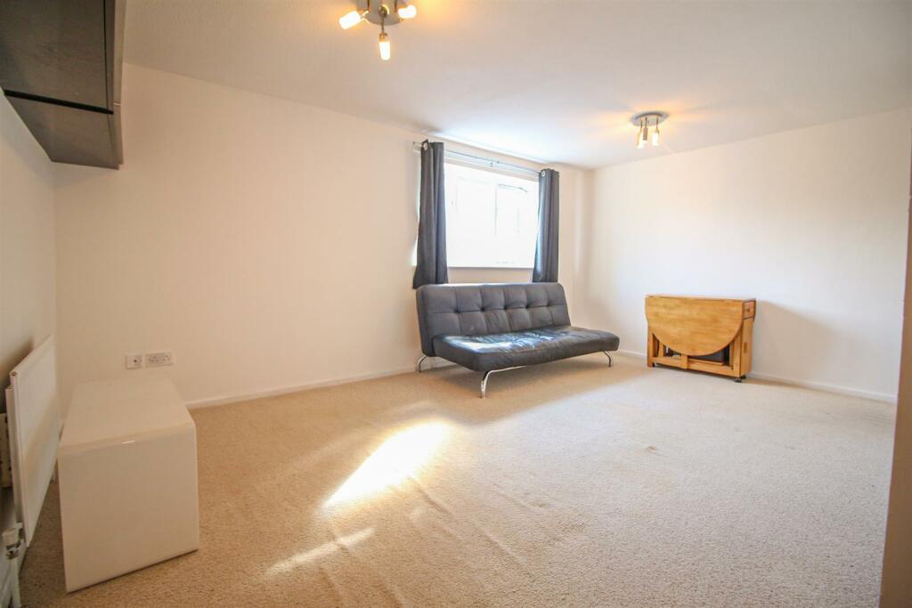 1 bed Apartment