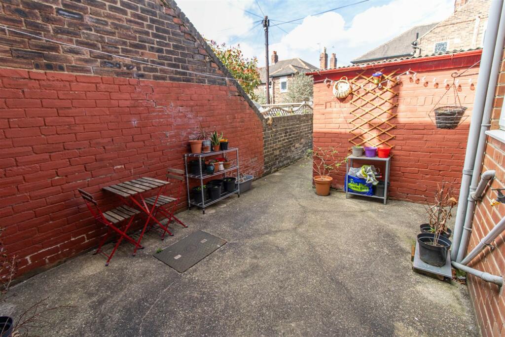 1 bed Maisonette
