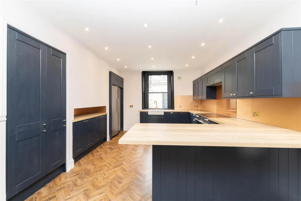 4 bed Terraced