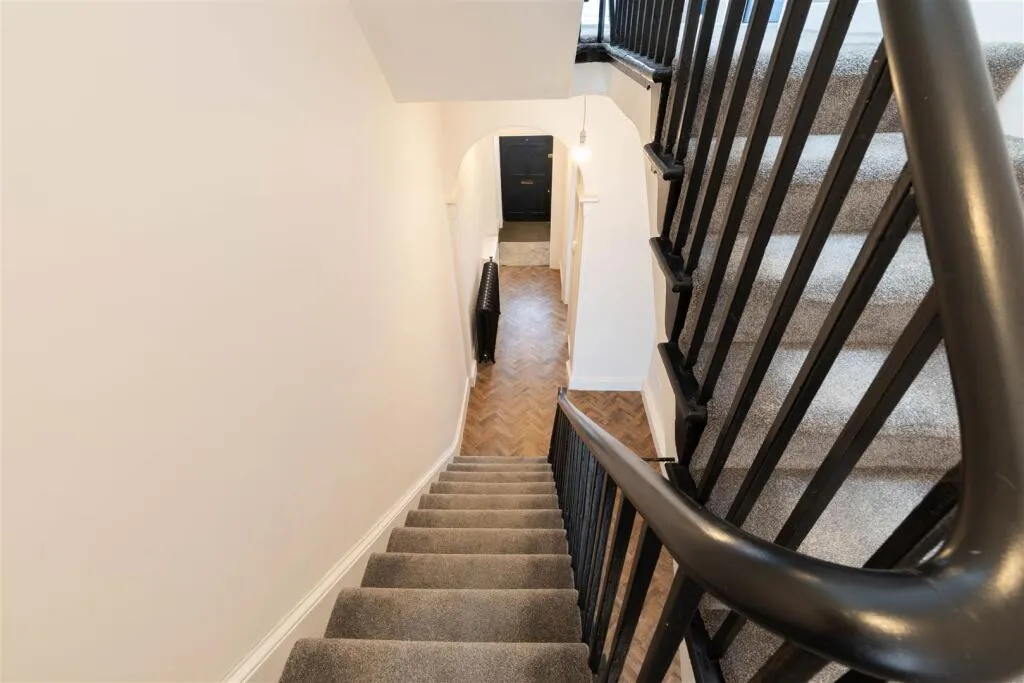 4 bed Terraced