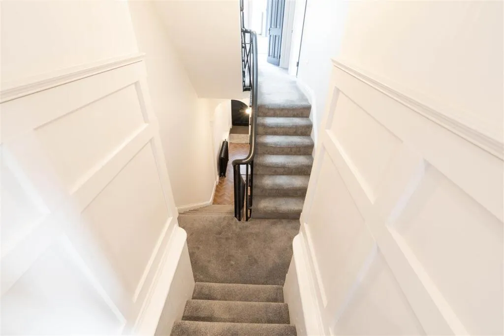 4 bed Terraced