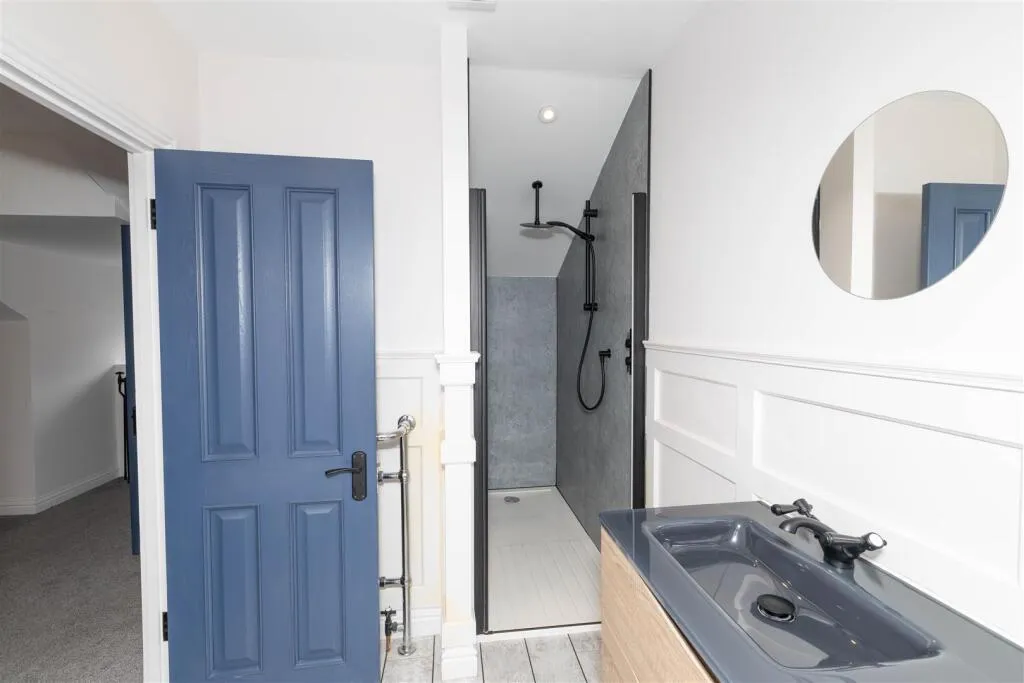 4 bed Terraced