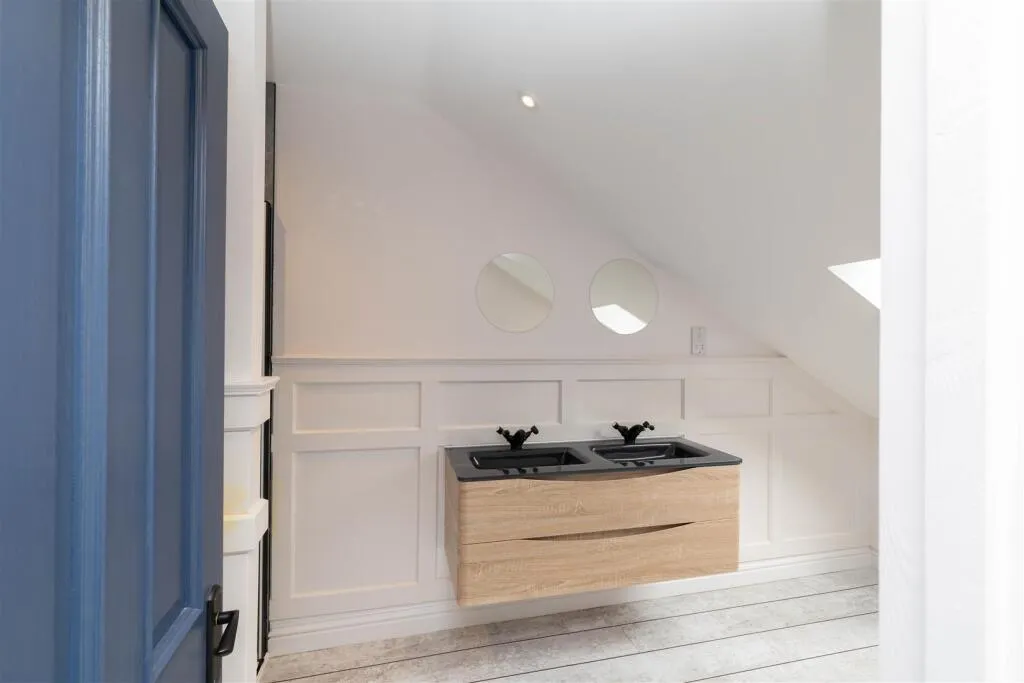 4 bed Terraced