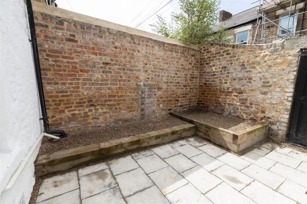 4 bed Terraced