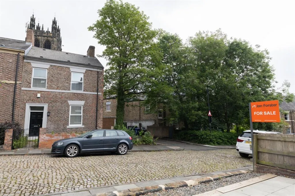 4 bed Terraced