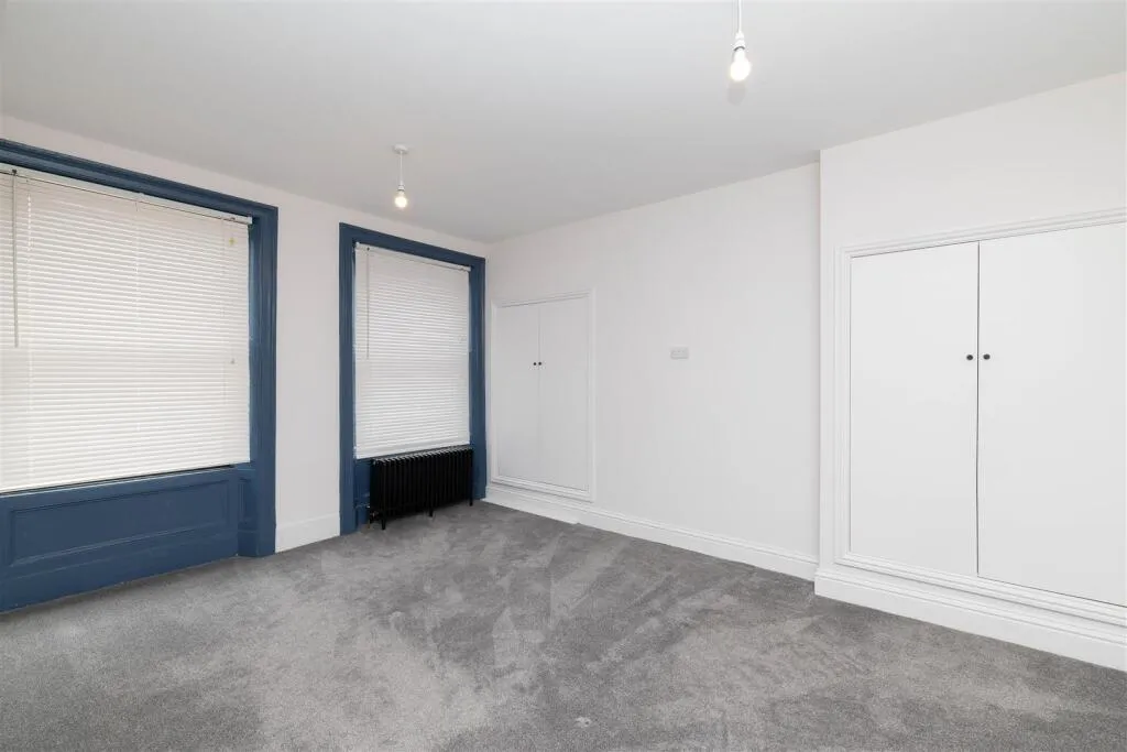 4 bed Terraced