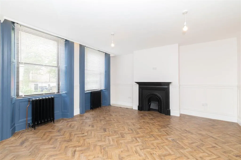 4 bed Terraced
