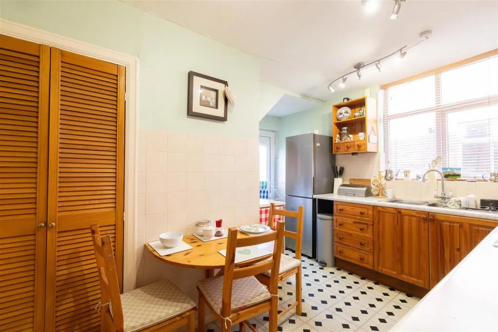 2 bed Ground Flat