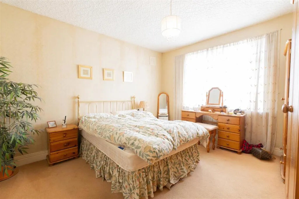 2 bed Ground Flat
