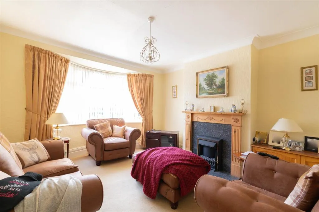 2 bed Ground Flat