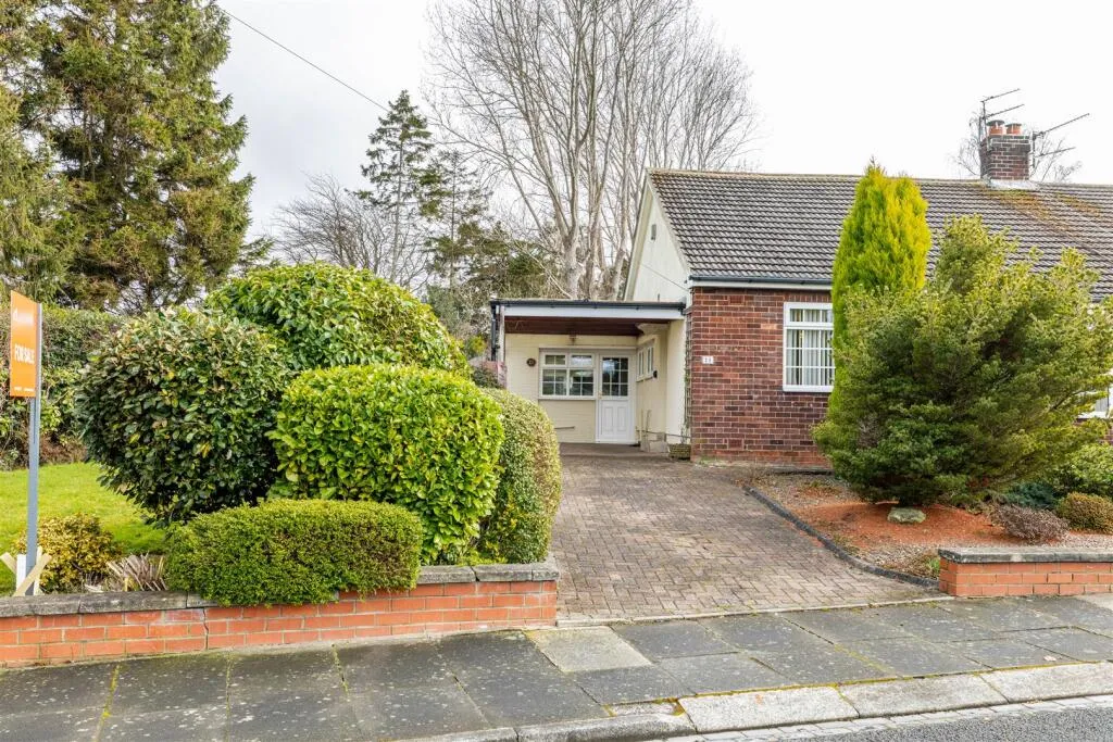 3 bed Semi-Detached Bungalow