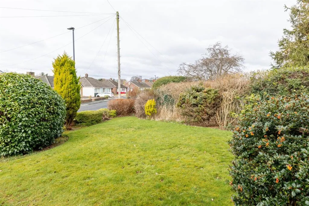 3 bed Semi-Detached Bungalow