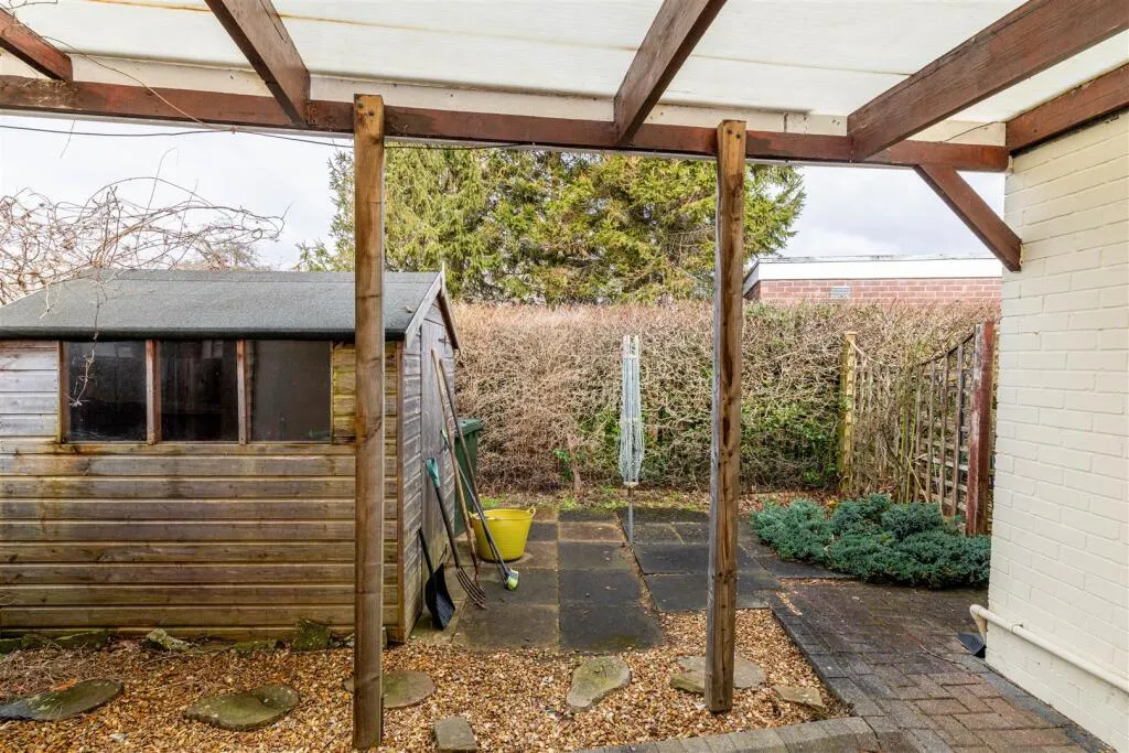 3 bed Semi-Detached Bungalow