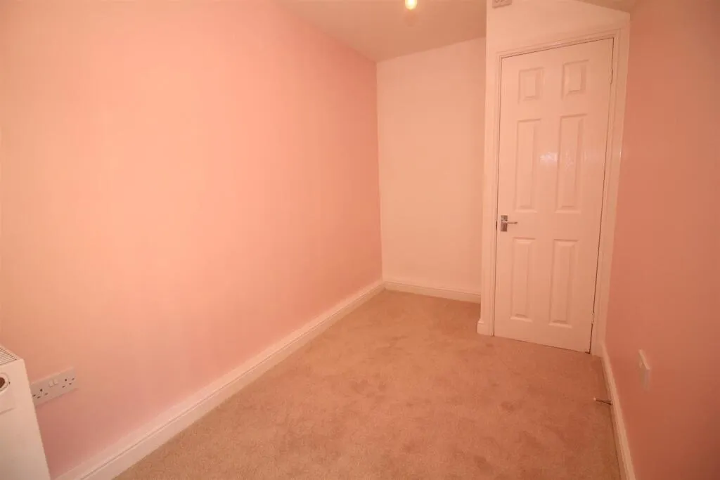 2 bed Ground Flat