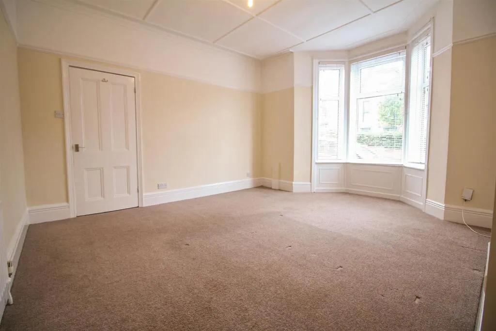 2 bed Ground Flat