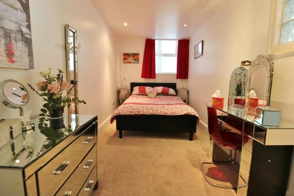 2 bed Ground Flat
