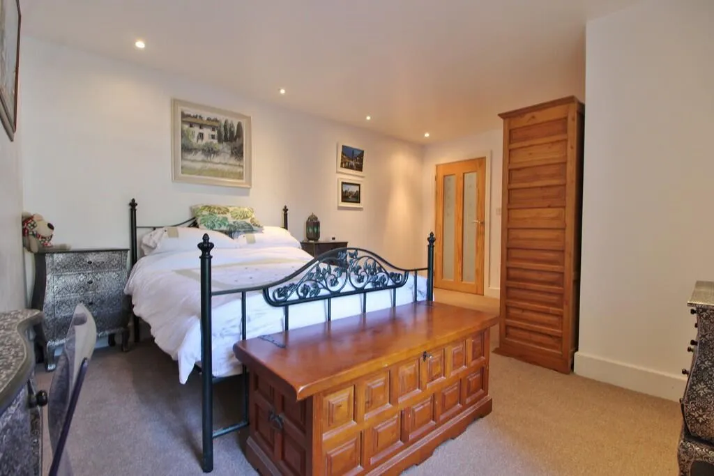 2 bed Ground Flat