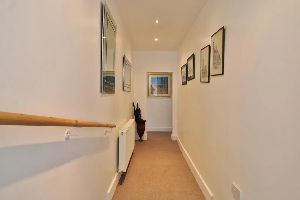 2 bed Ground Flat