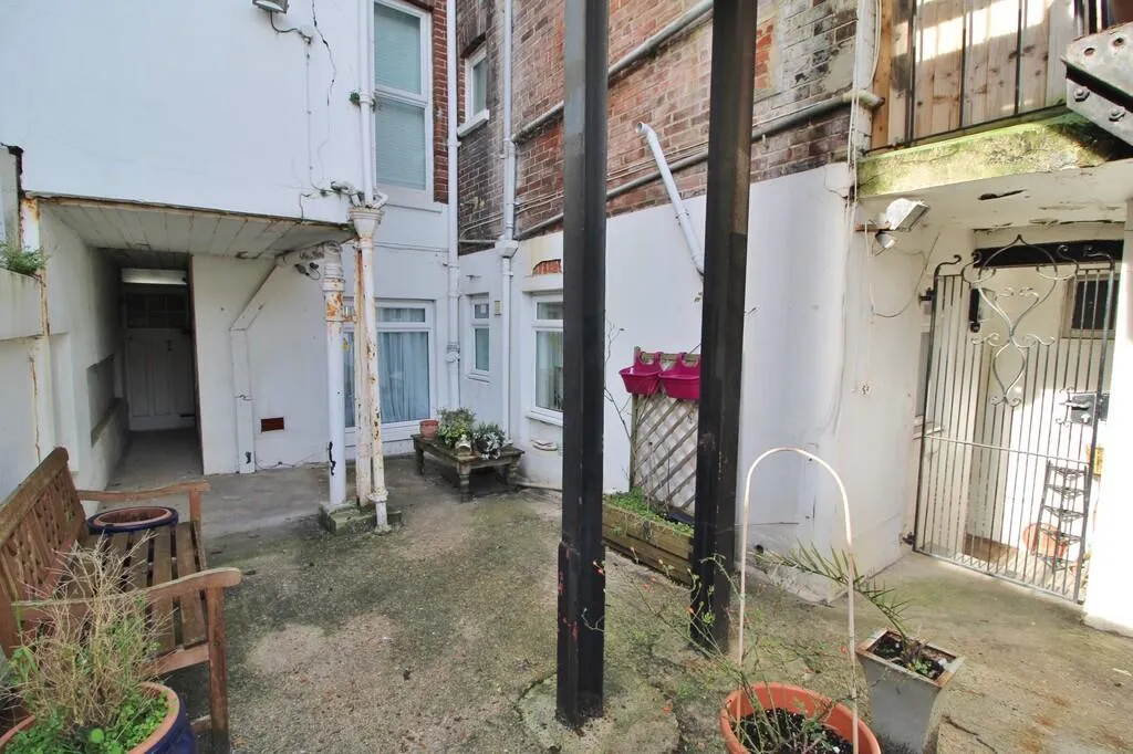 2 bed Ground Flat