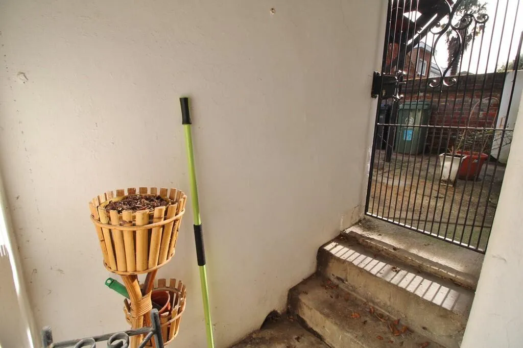 2 bed Ground Flat