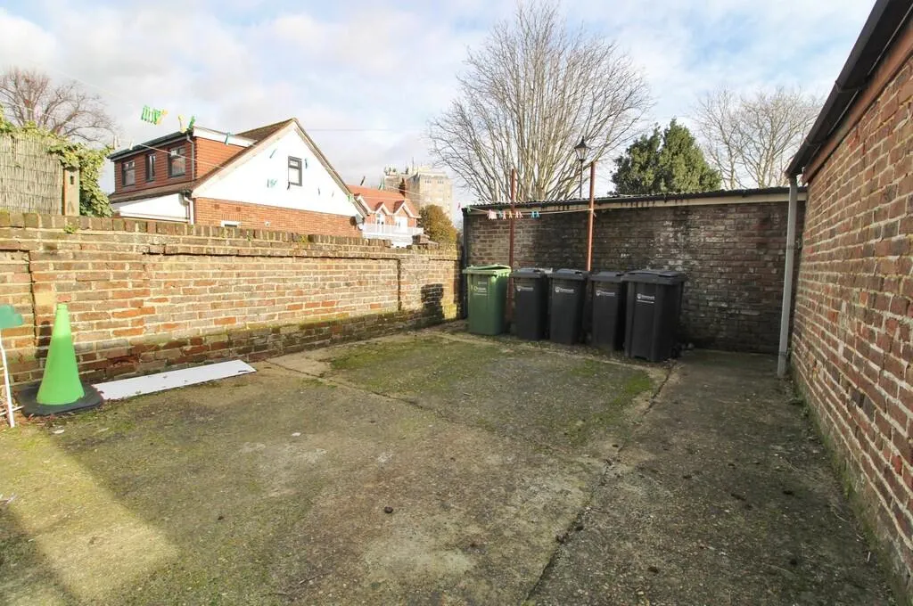2 bed Ground Flat