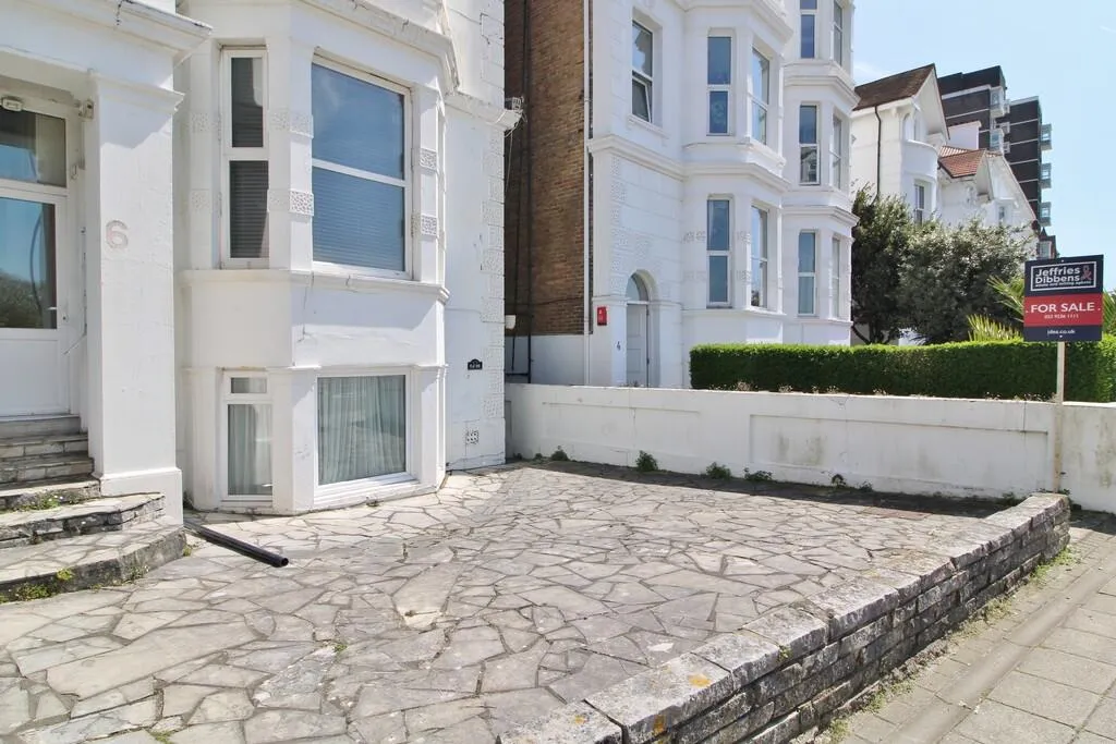 2 bed Ground Flat