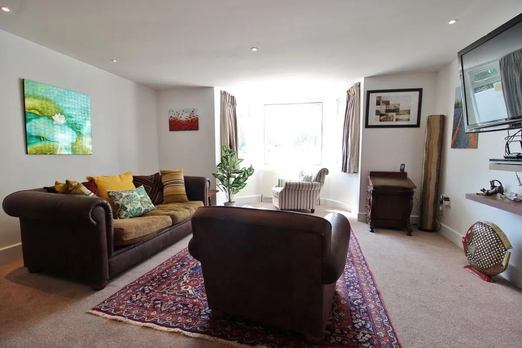 2 bed Ground Flat
