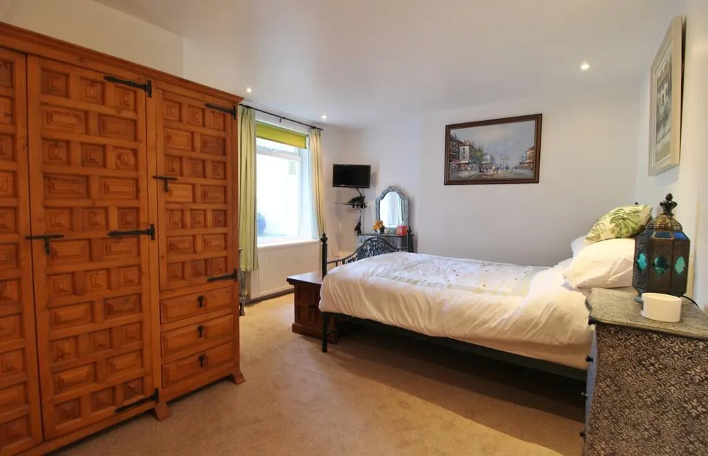 2 bed Ground Flat