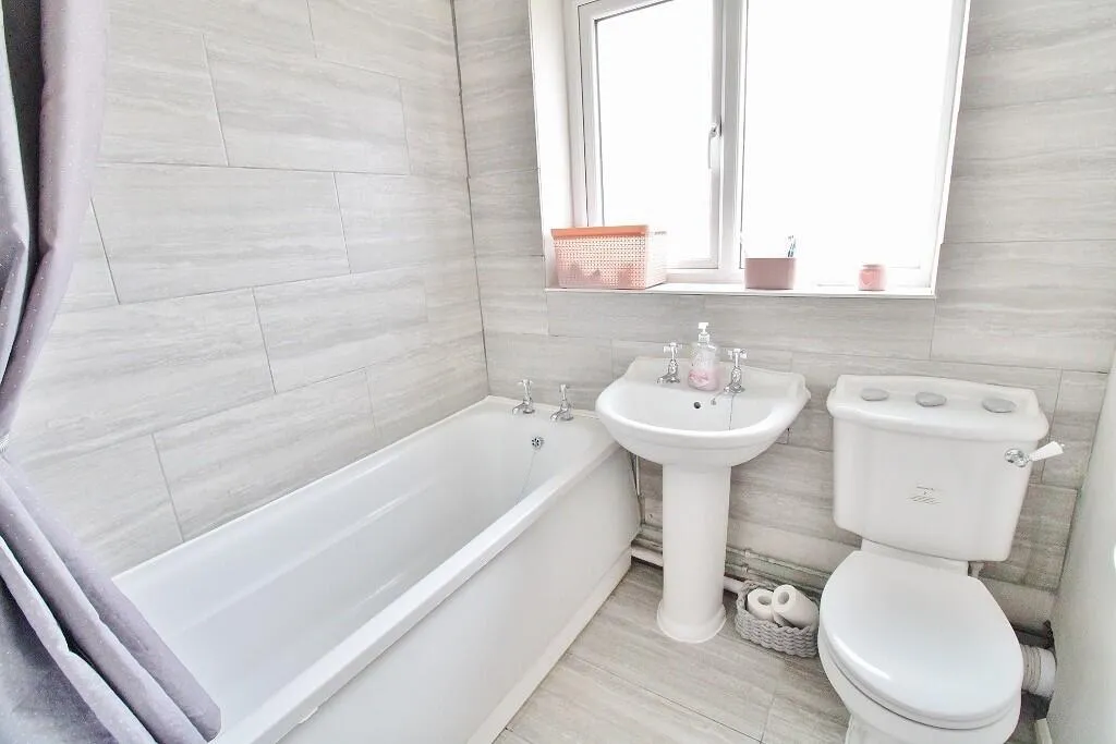 4 bed Semi-Detached
