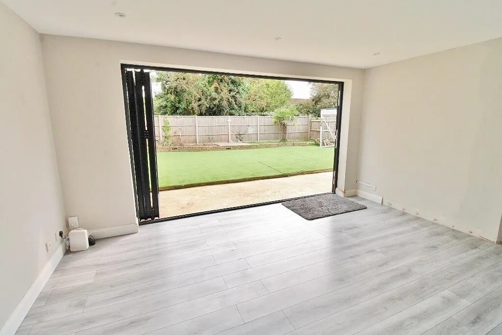 4 bed Semi-Detached