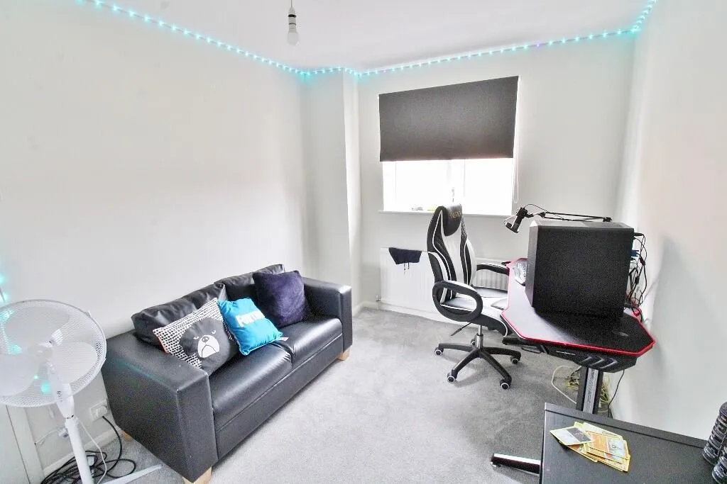 4 bed Semi-Detached