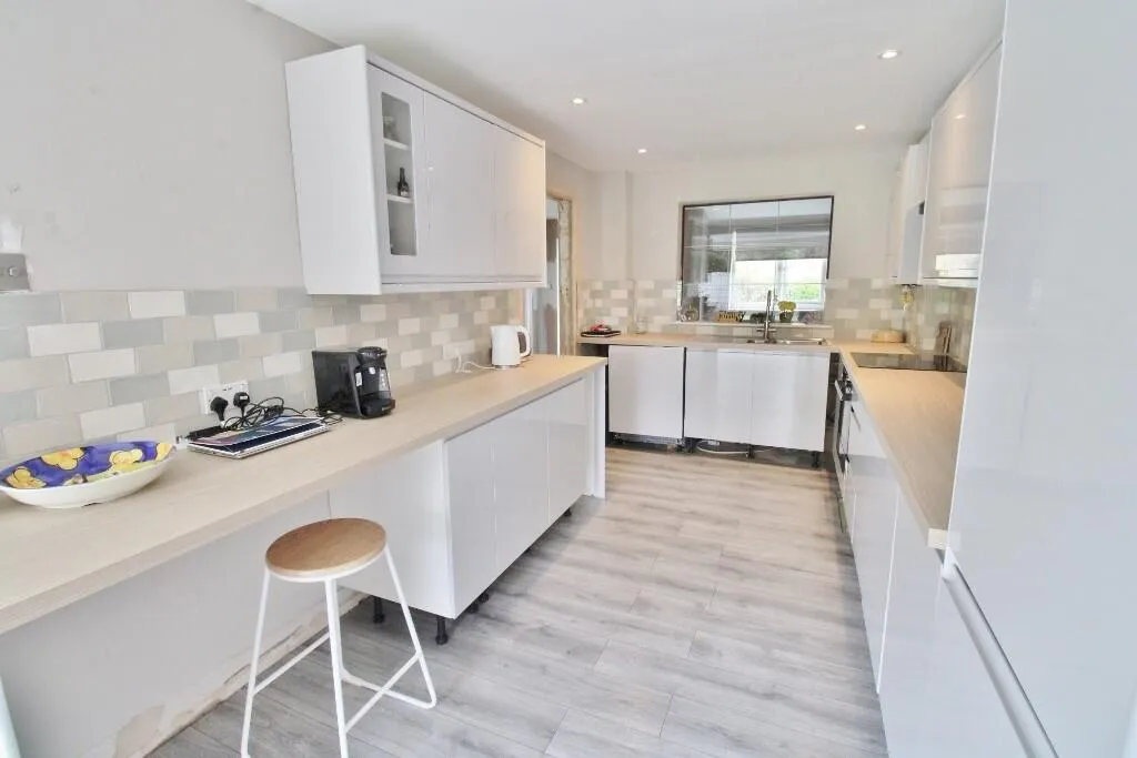 4 bed Semi-Detached