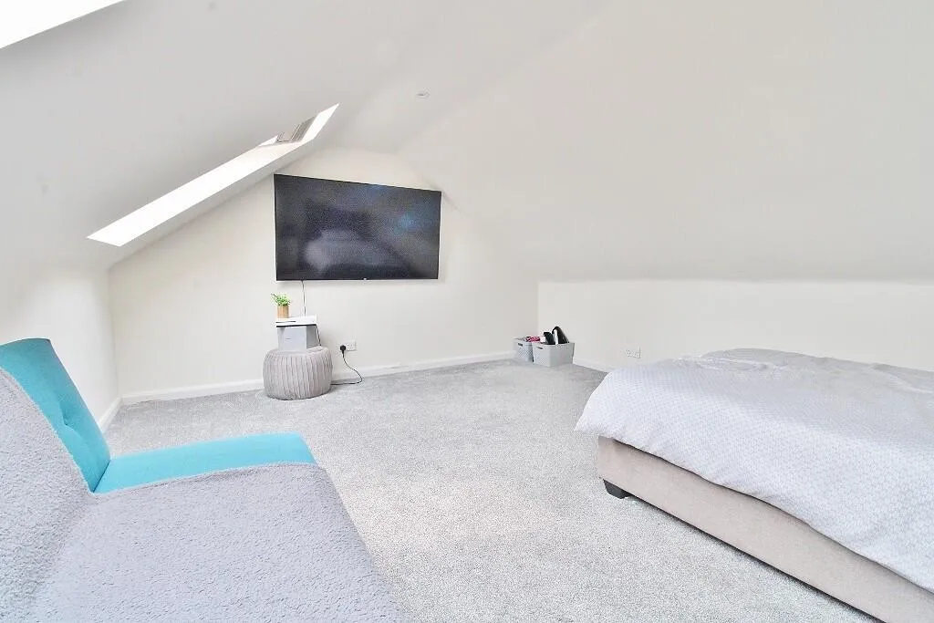 4 bed Semi-Detached