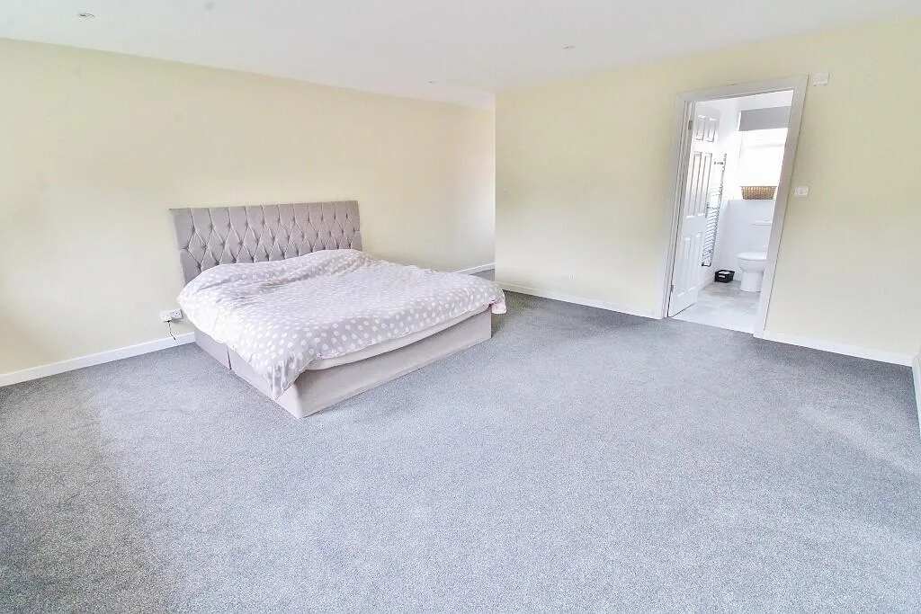 4 bed Semi-Detached