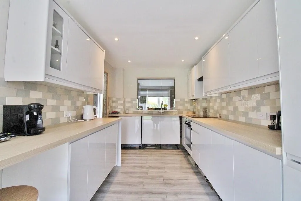 4 bed Semi-Detached
