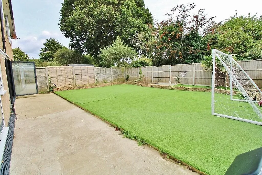 4 bed Semi-Detached