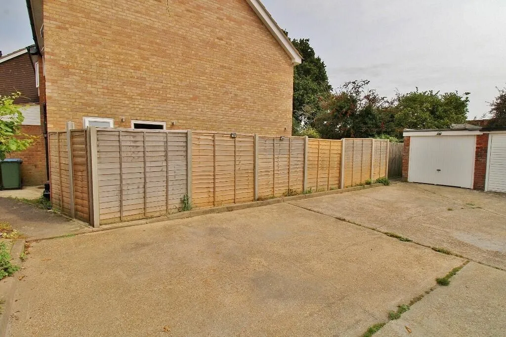 4 bed Semi-Detached